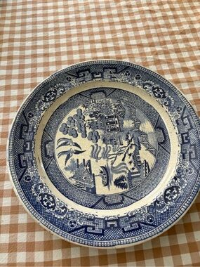 Vintage Blue and White Willow-Style Decorative Dinner Plate